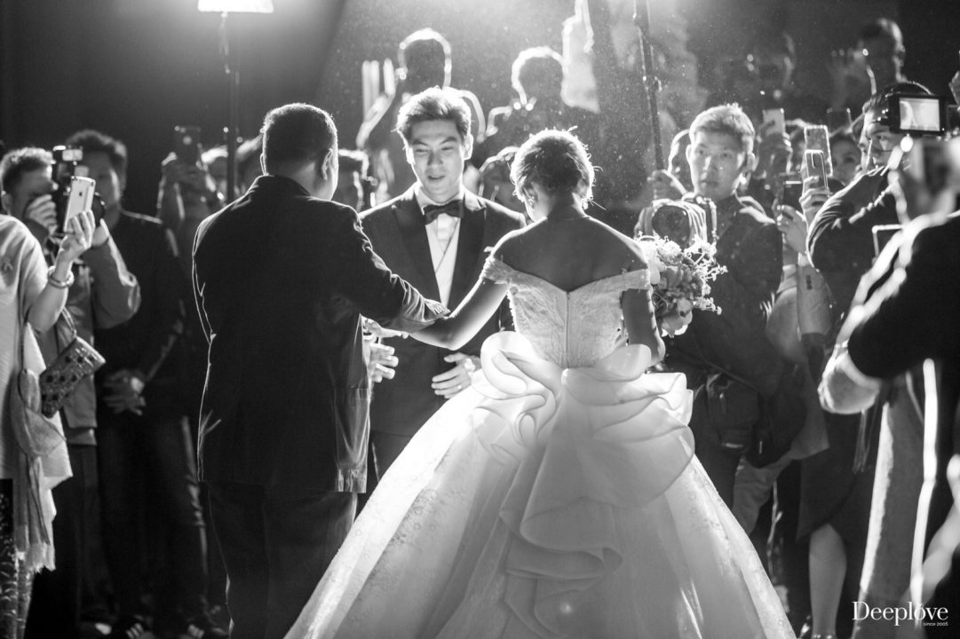 Deeplove Wedding Studio | ดีพเลิฟ ชุดเจ้าสาวมินิมอล, ชุดเจ้าสาว, ชุดเจ้าบ่าว, ชุดไทยแต่งงาน , ชุดไทยเจ้าสาว โดยเฉพาะ