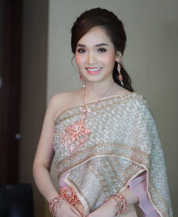Deeplove Wedding Studio | ดีพเลิฟ ชุดเจ้าสาวมินิมอล, ชุดเจ้าสาว, ชุดเจ้าบ่าว, ชุดไทยแต่งงาน , ชุดไทยเจ้าสาว โดยเฉพาะ
