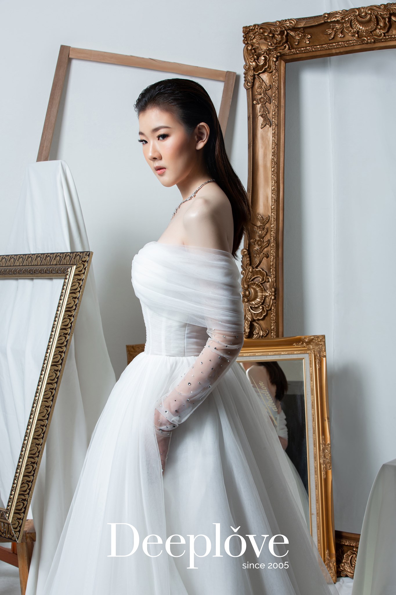 ชุดเจ้าสาวมินิมอลบอลกาวน์