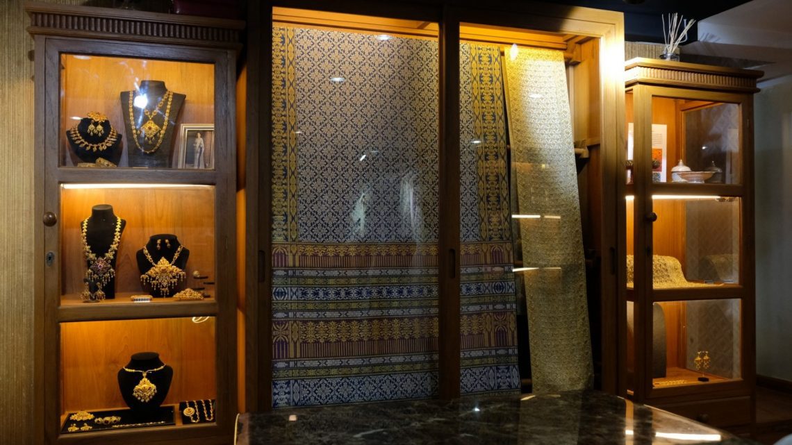 Deeplove Wedding Studio | ดีพเลิฟ ชุดเจ้าสาวมินิมอล, ชุดเจ้าสาว, ชุดเจ้าบ่าว, ชุดไทยแต่งงาน , ชุดไทยเจ้าสาว โดยเฉพาะ