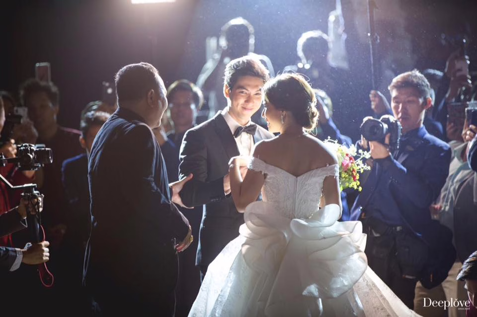 Deeplove Wedding Studio | ดีพเลิฟ ชุดเจ้าสาวมินิมอล, ชุดเจ้าสาว, ชุดเจ้าบ่าว, ชุดไทยแต่งงาน , ชุดไทยเจ้าสาว โดยเฉพาะ