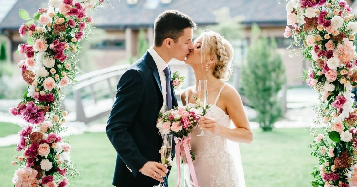 Deeplove Wedding Studio | ดีพเลิฟ ชุดเจ้าสาวมินิมอล, ชุดเจ้าสาว, ชุดเจ้าบ่าว, ชุดไทยแต่งงาน , ชุดไทยเจ้าสาว โดยเฉพาะ
