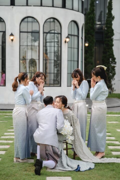เลือกชุดเพื่อนเจ้าสาวอย่างไรให้ปัง? ถูกใจเพื่อน แต่ไม่เด่นเกินหน้าเจ้าสาว