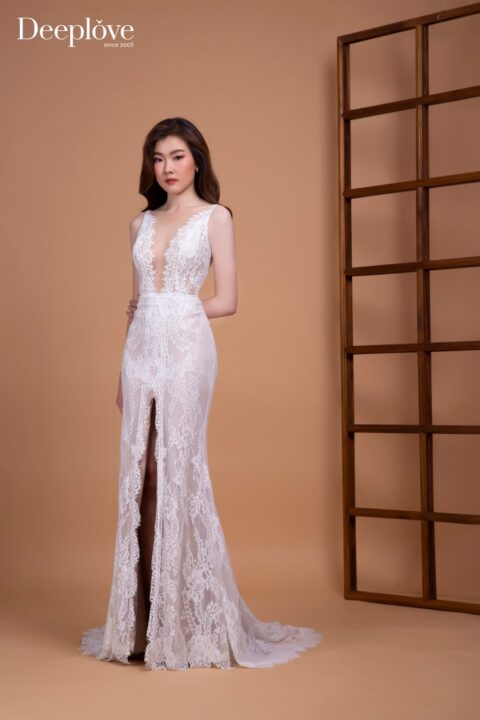 The perfect minimalist wedding dress for the modern bride.