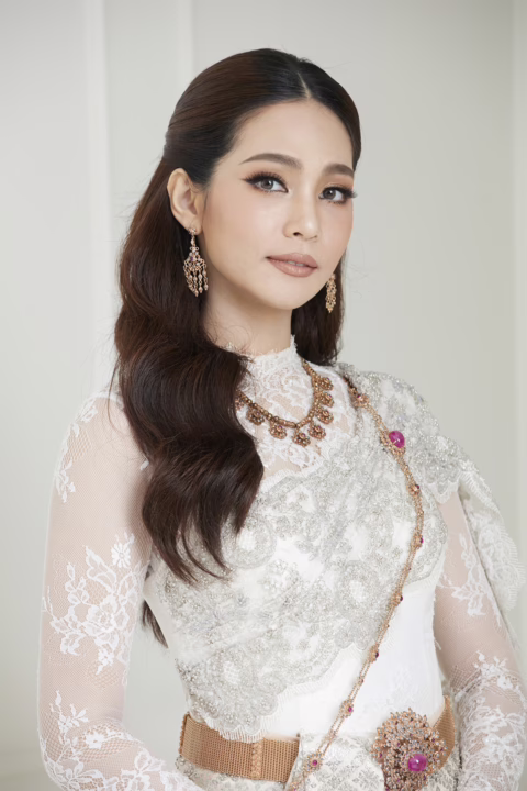 ชุดไทยประยุกต์ กระโปรงทรงหางปลา