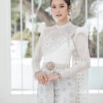 4 เหตุผลที่เจ้าสาวต้องเลือก ชุดไทยศิวาลัยประยุกต์ สีเงินขาวในคอลเลคชั่น MALAI