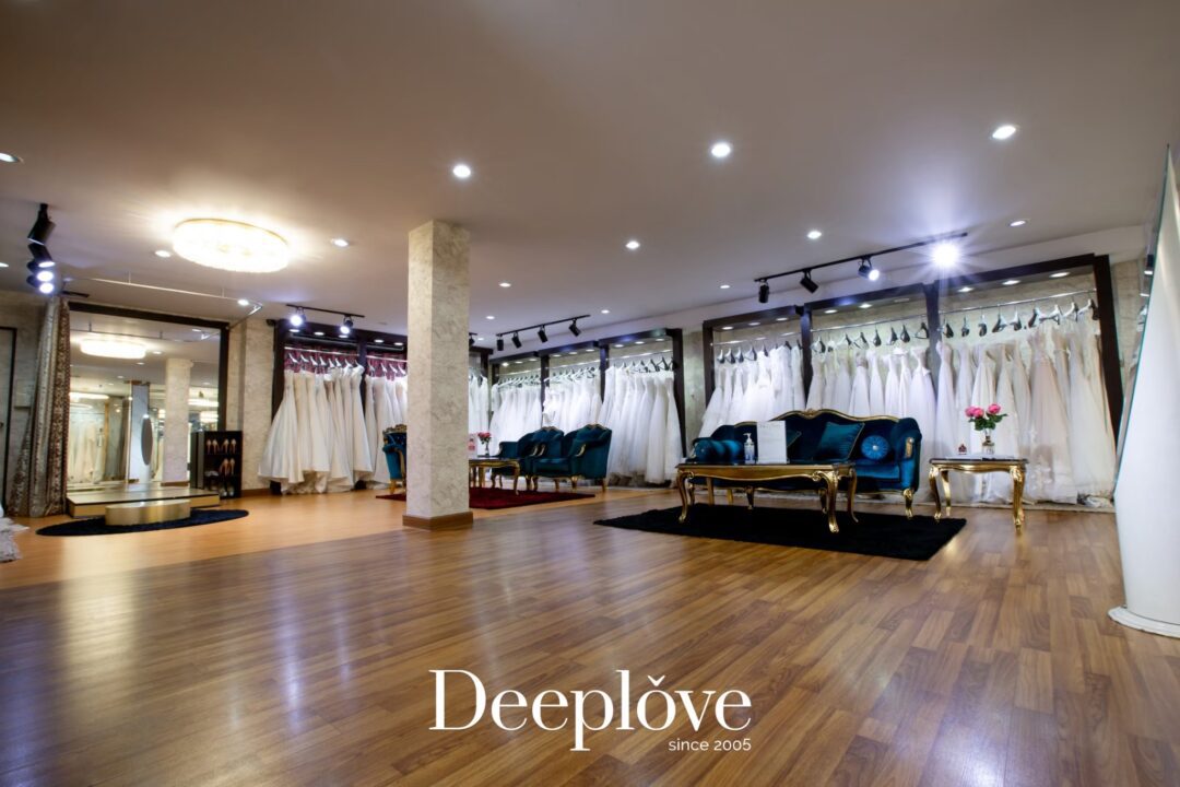 Deeplove Wedding Studio | ดีพเลิฟ ชุดเจ้าสาวมินิมอล, ชุดเจ้าสาว, ชุดเจ้าบ่าว, ชุดไทยแต่งงาน , ชุดไทยเจ้าสาว โดยเฉพาะ