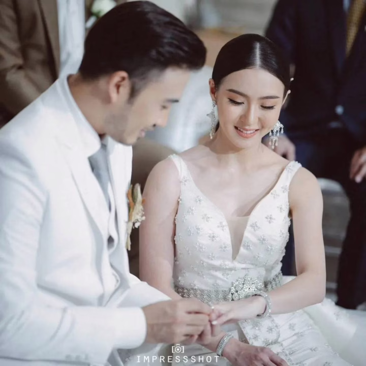 Deeplove Wedding Studio | ดีพเลิฟ ชุดเจ้าสาวมินิมอล, ชุดเจ้าสาว, ชุดเจ้าบ่าว, ชุดไทยแต่งงาน , ชุดไทยเจ้าสาว โดยเฉพาะ