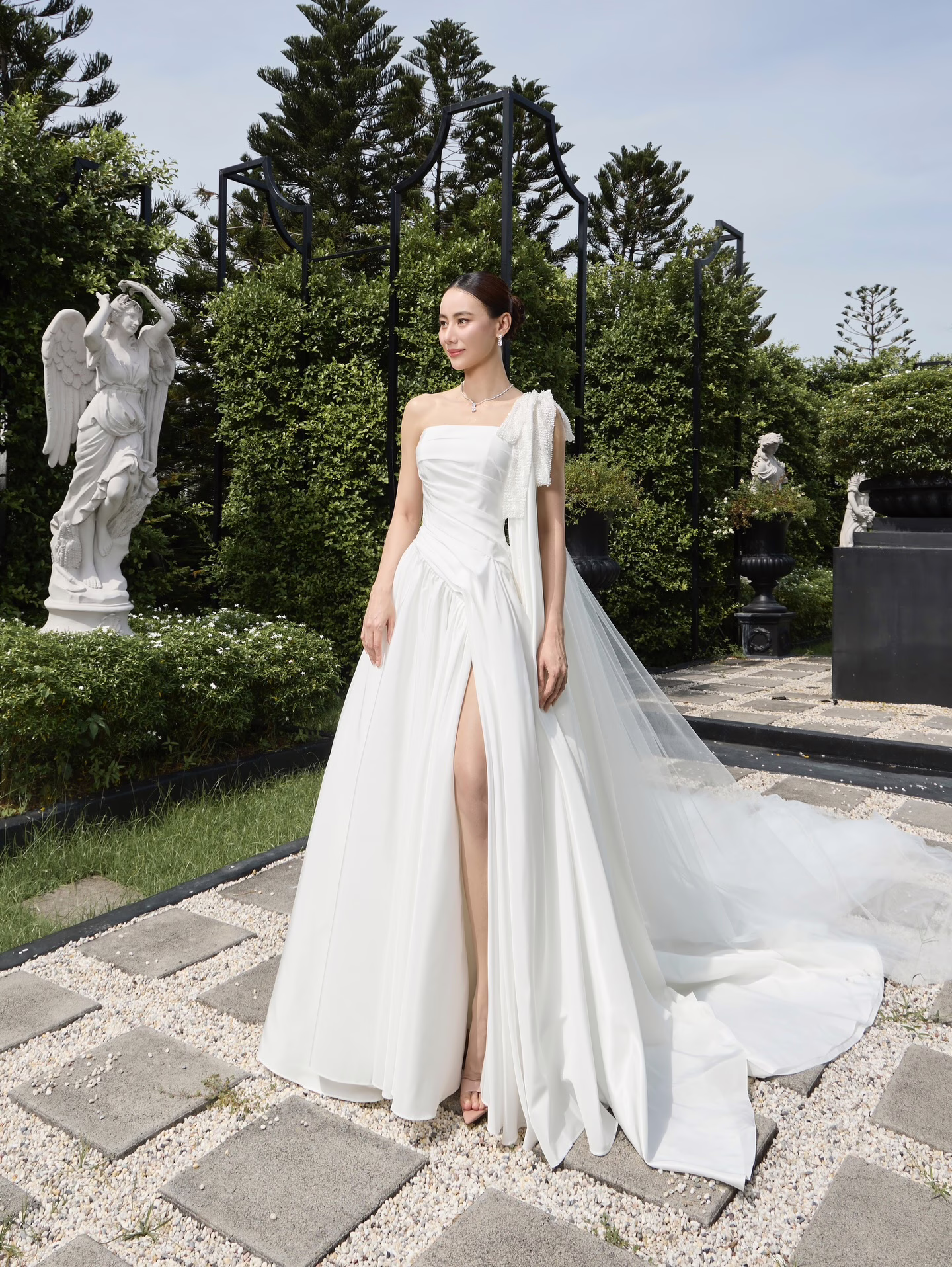 ชุดเจ้าสาวทรงเอไลน์