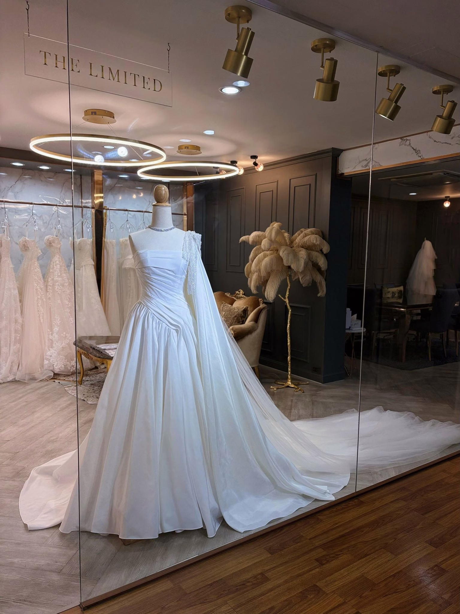 ชุดเจ้าสาวทรงเอไลน์