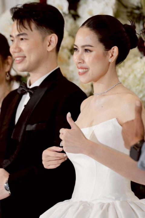 Deeplove Wedding Studio | ดีพเลิฟ ชุดเจ้าสาวมินิมอล, ชุดเจ้าสาว, ชุดเจ้าบ่าว, ชุดไทยแต่งงาน , ชุดไทยเจ้าสาว โดยเฉพาะ