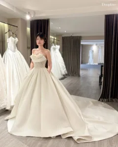 ชุดเจ้าสาวทรงบอลแกว