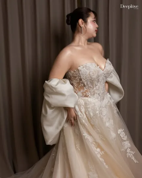 ชุดเจ้าสาว 𝗣𝗹𝘂𝘀𝘀𝗶𝘇𝗲 ทรง 𝗠𝘂𝗹𝘁𝗶 𝗔𝗟𝗶𝗻𝗲 𝗖𝗼𝗿𝘀𝗲𝘁 - Image 2